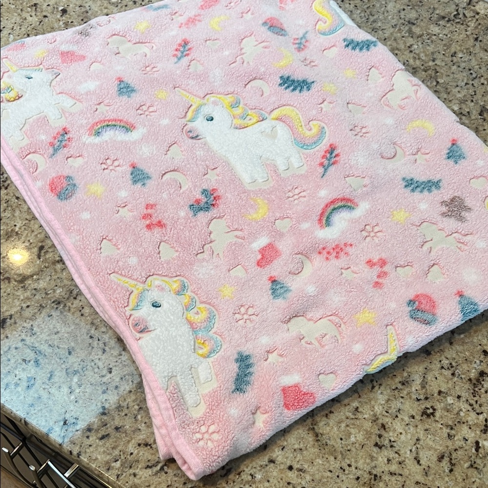 48” x 55” Glow-in-the-Dark Unicorn Fleece Blanket